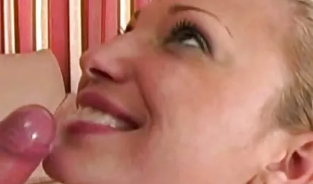 Hot Mia Evans تلاش می کند تا وارد تجارت مدل سازی بزرگسالان سایت های عکسهای سکسی شود