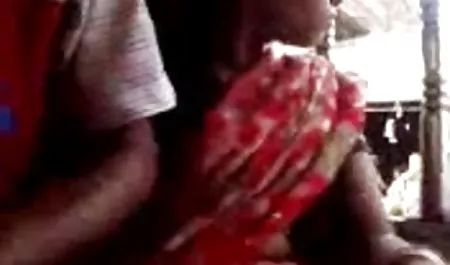 دوست دختر فیلم زندگی سکسی سبزه چهره جذاب خود را نشان می دهد