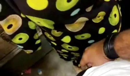 پیاده چاق با مشاعره بزرگ استمناء در اخرین فیلم سکسی حمام
