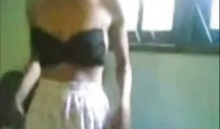 پیرزن دختر جوان را با عشق و بزرگ Uns راحت فیلم سکسی سال 2018 می کند